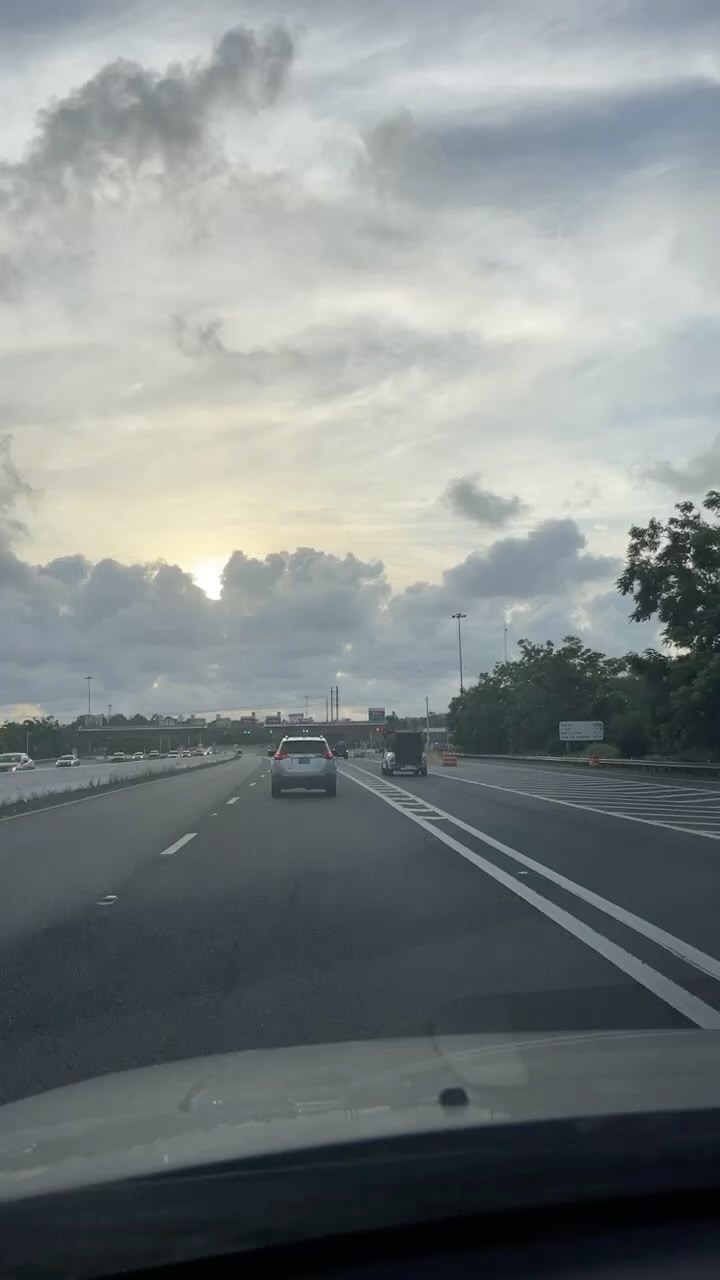 Just another day in PR (on the highway) 🛻🐴